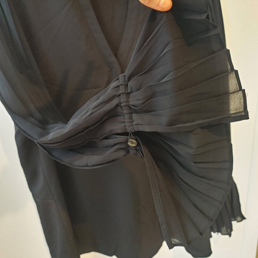 NWOT CHICO'S Black Pleated Sleeve Blouse - Size 1 Petite - Picture 2 of 4